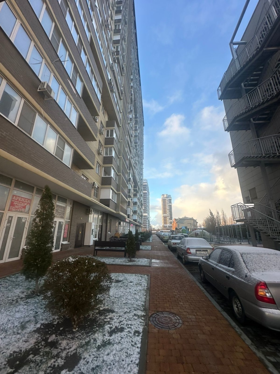 Срочно продам 1 комнатную квартиру  в  элитном районе в жилом комплексе ЖК Время, город Краснодар. (Карасунский микрорайон) Дом сдан в 2020 году.Квартира в предчистовом варианте:разводка электрики по всей квартире, радиаторы ( запущены) в квартире тепло, стяжка пола,  стены  оштукатурены и зашпаклев
