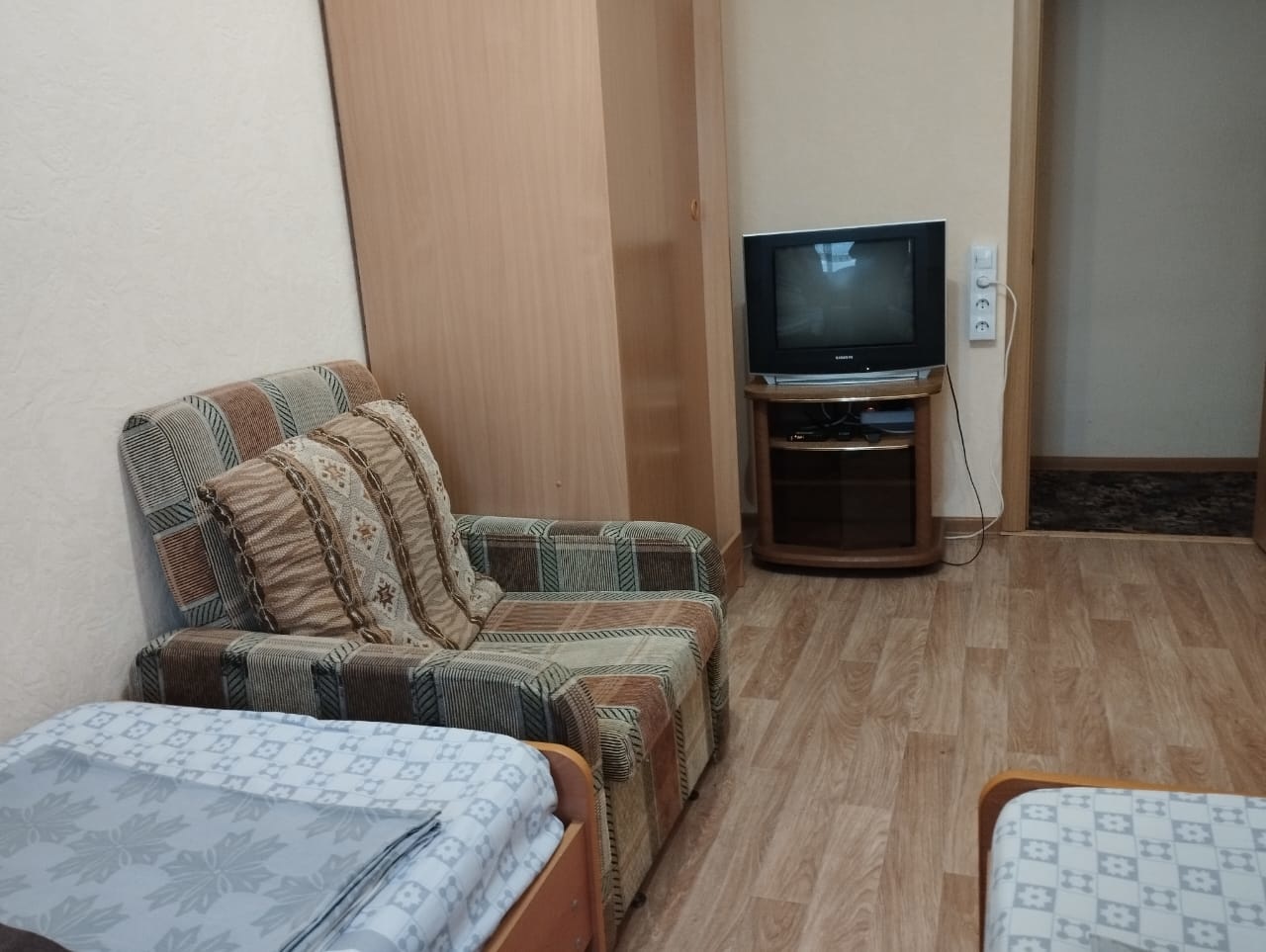 Продается уютная 2х комнатная квартира в самом центре Анапы!

Преимущества:
- Идеальное расположение, напротив фонтанов на улице Крымской, в шаговой доступности от городской администрации. парков, набережной и всей инфраструктуры.
- Тихий закрытый двор. Квартира находится на 5 этаже в спокойном, ухо