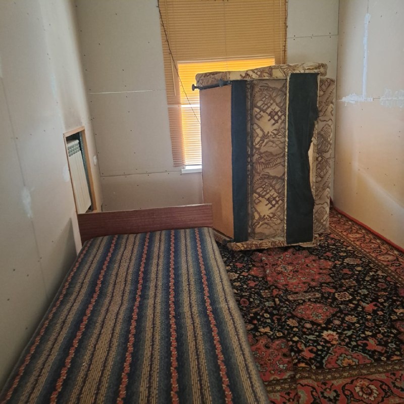 Срочно продам  2х этажный дом в центре хутора Цибанобалка. В доме 2 спальни, кухня, совмещенный санузел. В доме требуется ремонт.Здесь есть возможность реализовать свои желания и сделать из того что есть свой райский уголок. Земли 10 соток. Все вопросы по телефону.  Звоните! 