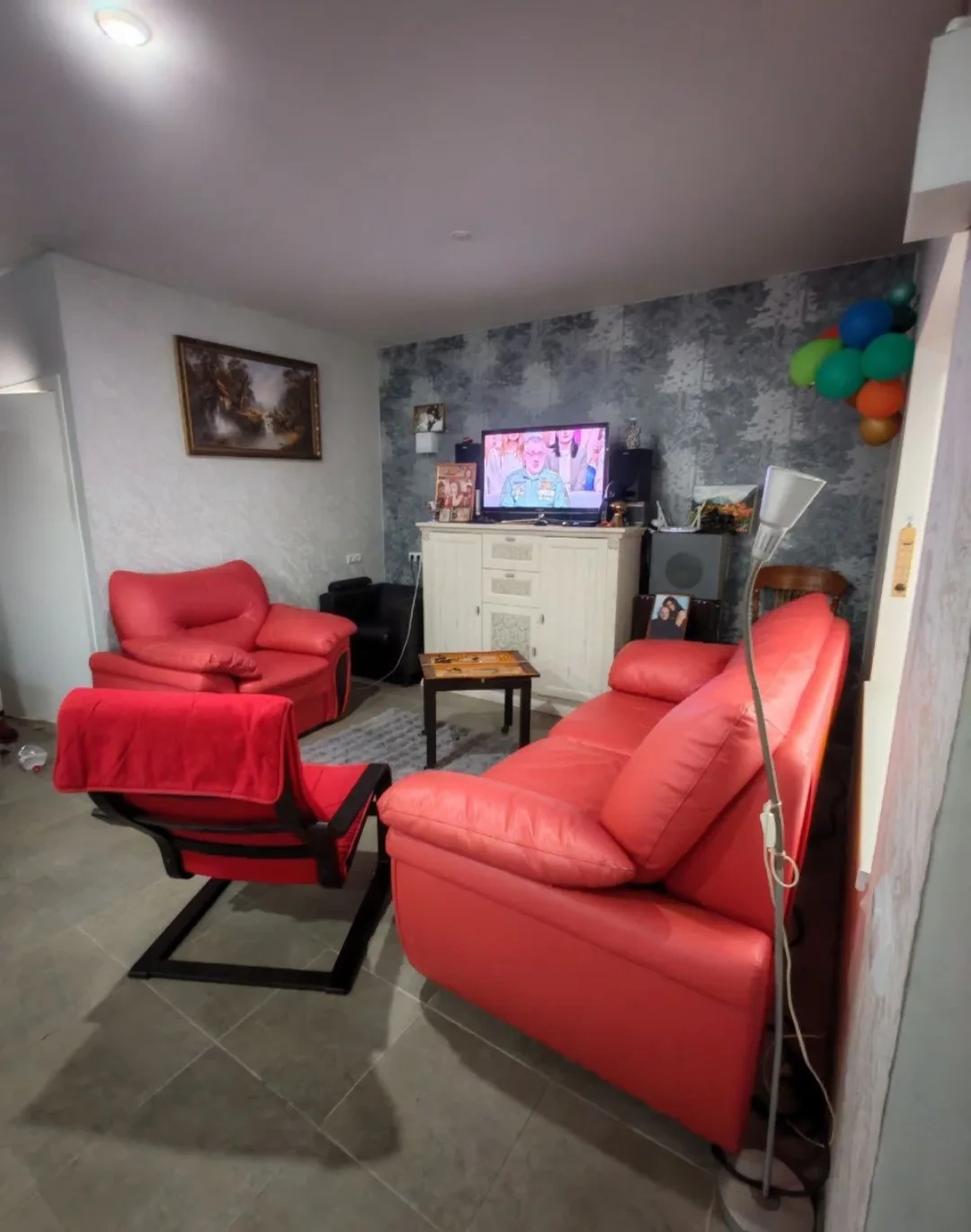 Продается дом на земельном участке, расположенный по адресу: Краснодарский край, Анапский район, село Юровка, улица Дружбы.
 
Земельный участок 598 +/- 9 кв. м., ровный, квадратной формы, что позволяет воплотить ваши любые дополнительные строительные фантазии (построить еще один дом, баню, бассейн и